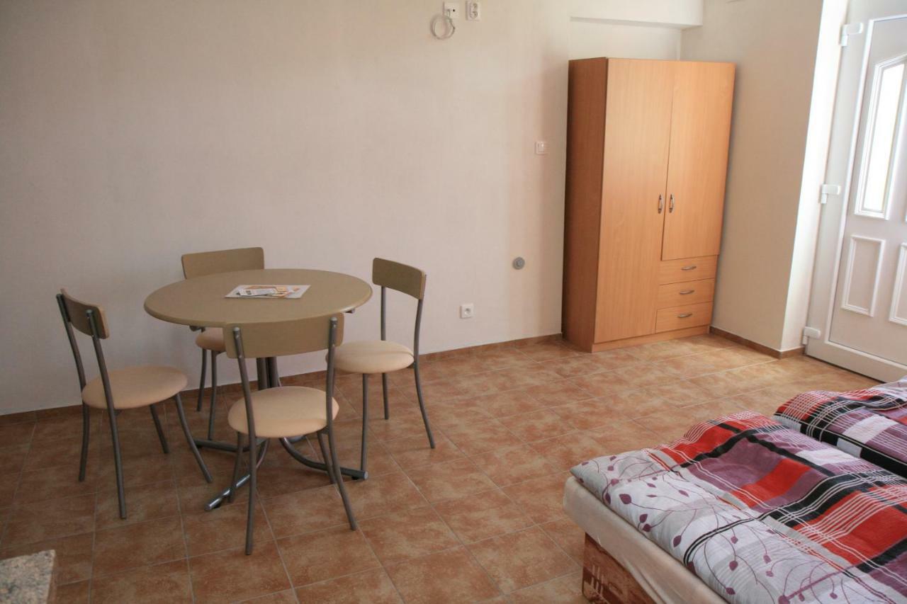 Penzion Atlas Sturovo Luaran gambar